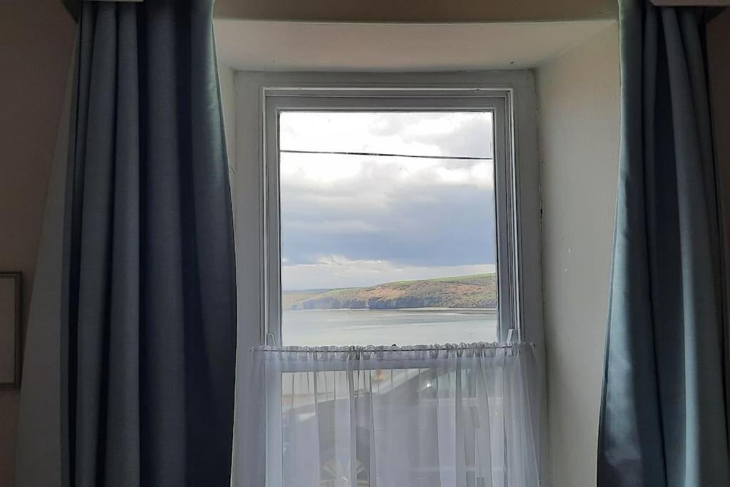 Arvonia Sleeps 7, Sea Views, Dog Friendly Villa New Quay  Luaran gambar