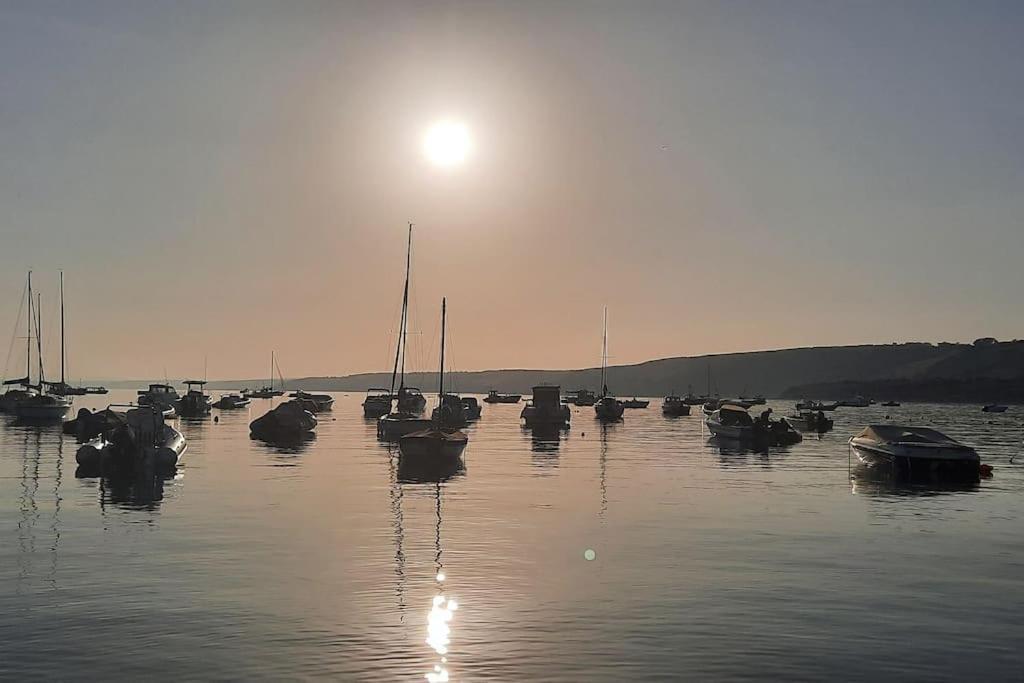 Arvonia Sleeps 7, Sea Views, Dog Friendly Villa New Quay  Luaran gambar