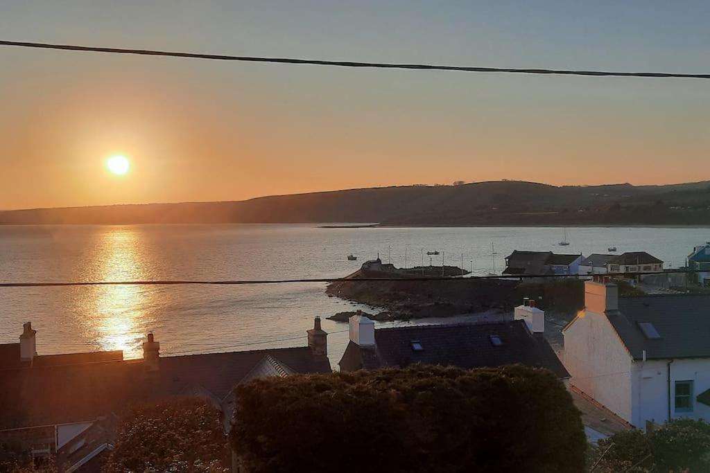 Arvonia Sleeps 7, Sea Views, Dog Friendly Villa New Quay  Luaran gambar