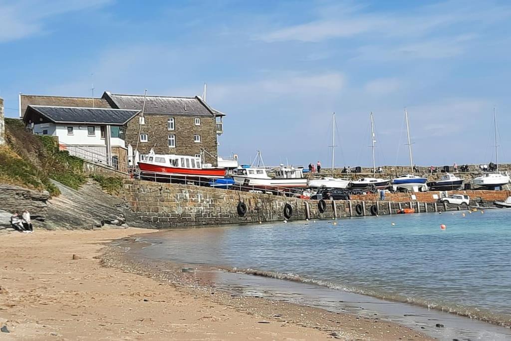 Arvonia Sleeps 7, Sea Views, Dog Friendly Villa New Quay  Luaran gambar